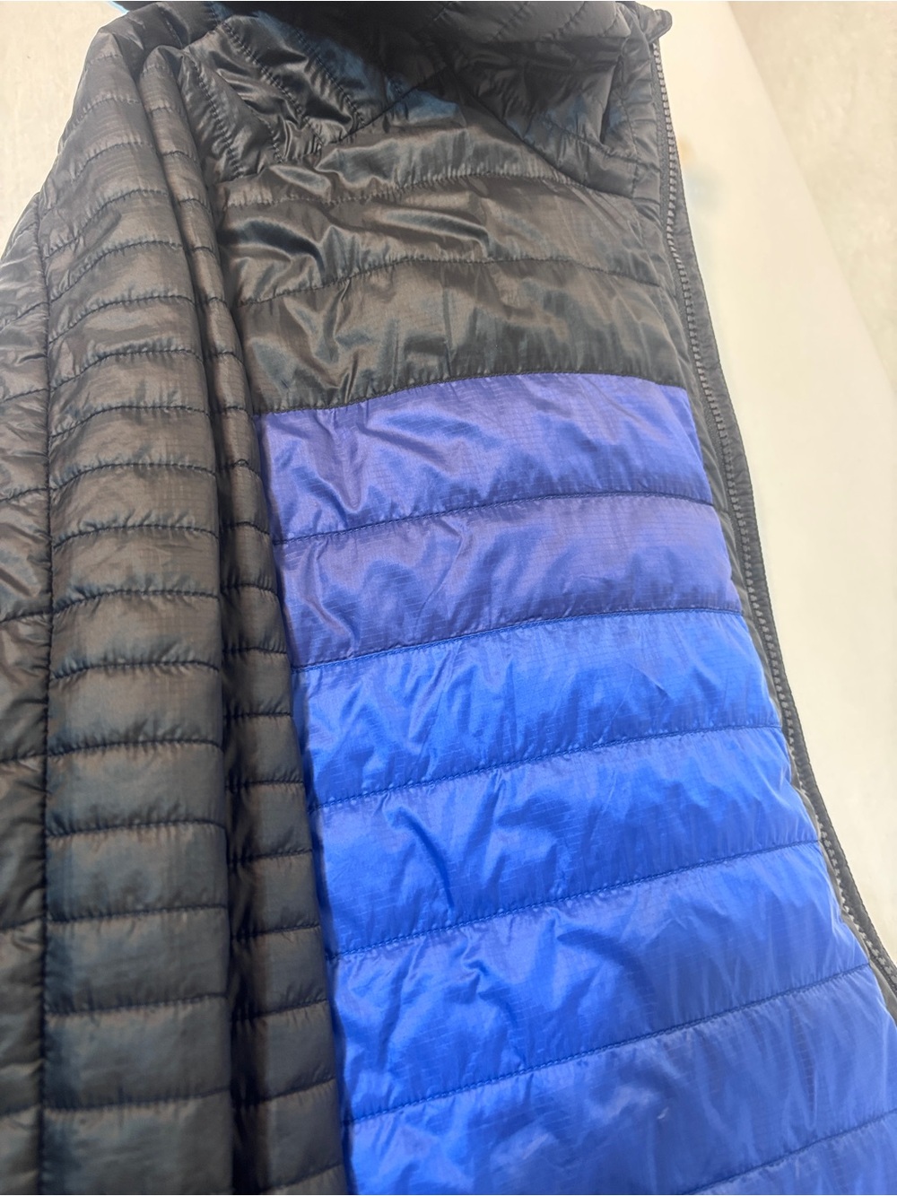 Cotopaxi - Capa Insulated Hooded Jacket Men's - Size XLarge - Black Blue Purple - Picture 10 of 10